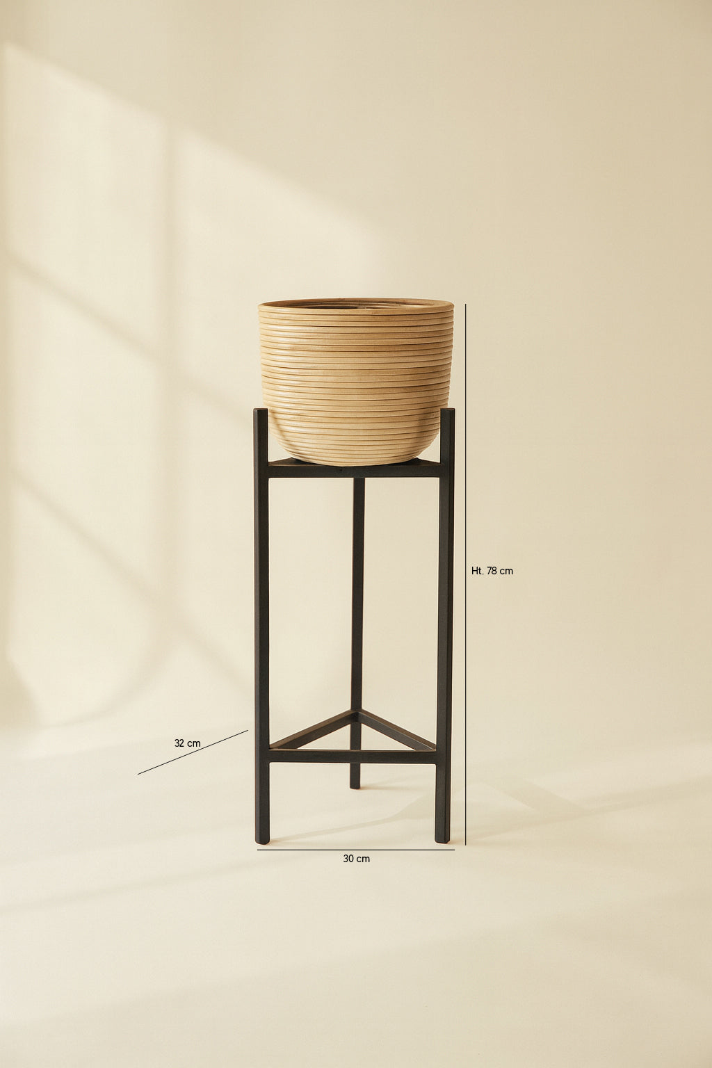 Dimensions Lima - Cache-pot en rotin pieds en métal noir D30xH66/78 cm