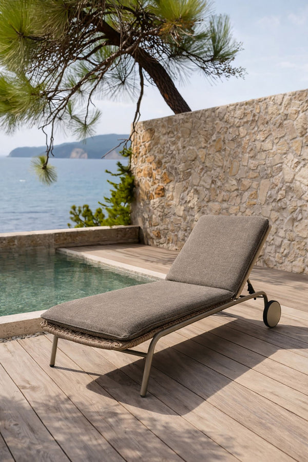 Madrague - Lot de 2 chaises longues à roulettes en aluminium et tissu moka