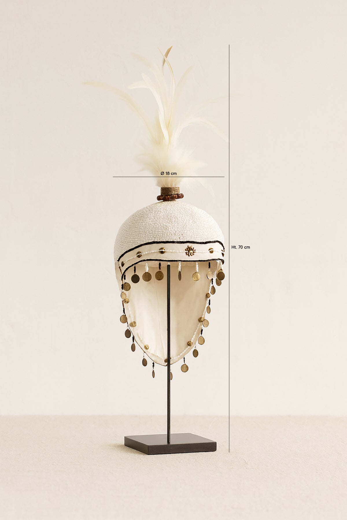 Dimensions Sanath - Coiffe traditionnelle brodée de perles et de plumes