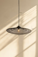 Irawa - Suspension en métal noir crocheté fait à la main