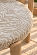 LILY - Ensemble table extensible 230cm effet bois et 6 chaises en tissu zébré beige