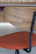 Ensemble table à manger rectangulaire 200x90cm en bois effet noyer Callao et 6 chaises en velours côtelé terracotta Riva