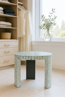 Solna - Meuble d'appoint en coquilles de Capiz bleu