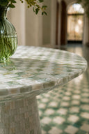 Zina - Table basse ronde en coquille de capiz verte
