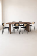 Ensemble table ovale 230cm effet noyer SELMA et 6 chaises en velour noir NOSARA