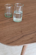Ensemble table à manger rectangulaire 200x90cm en bois effet noyer Callao et 6 chaises en tissu écru Leonie