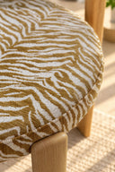 LILY - Ensemble table ovale 220cm effet bois et 6 chaises de table en tissu zébré ocre