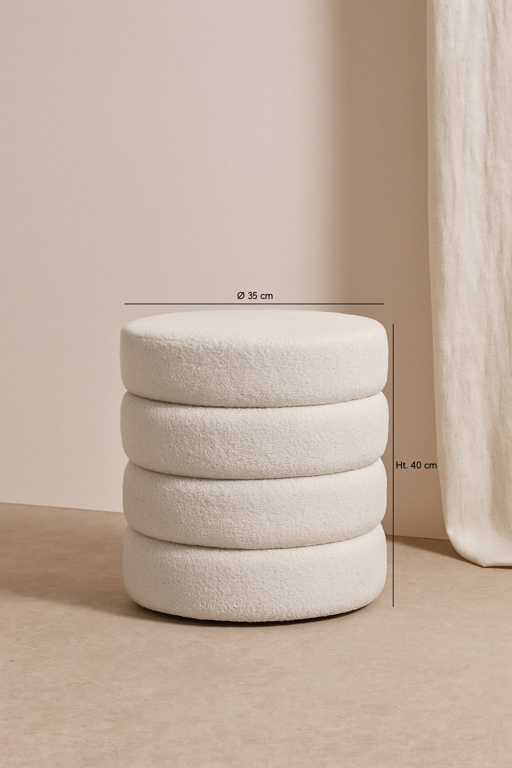 Dimensions Malo - Pouf en tissu teddy blanc
