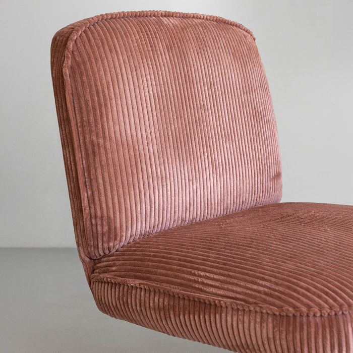 Fauteuil pivotant Funky en velours côtelé terracotta avec pieds métal noir 62x74x75 cm