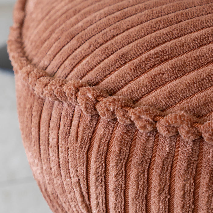 Fauteuil pivotant Funky en velours côtelé terracotta avec pieds métal noir 62x74x75 cm