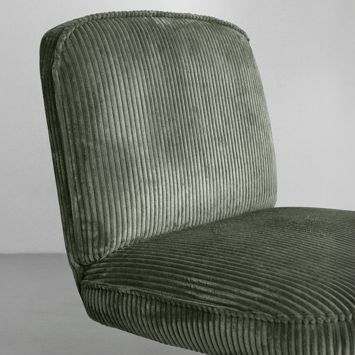 Fauteuil pivotant Funky en velours côtelé vert avec pieds métal noir 62x74x75 cm