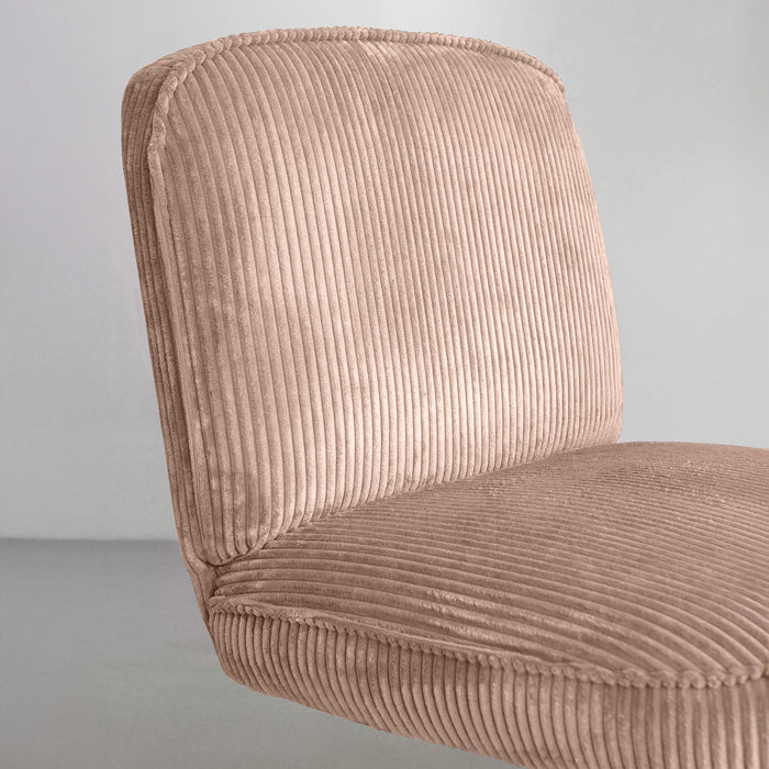 Fauteuil pivotant Funky en velours côtelé rose avec pieds métal noir 62x74x75 cm