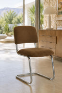 Féline - Lot de 2 chaises en tissu tabac et structure chrome