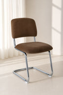 Féline - Lot de 2 chaises en tissu tabac et structure chrome