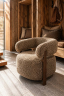 Noubia - Fauteuil en tissu doux effet fourrure latte