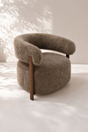 Noubia - Fauteuil en tissu doux effet fourrure latte