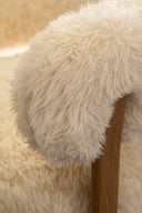 Noubia - Fauteuil en tissu doux effet fourrure écru