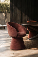 Alba - Fauteuil de table pivotant en tissu effet chenille cherry