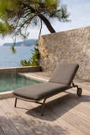 Madrague - Lot de 2 chaises longues à roulettes en aluminium et tissu moka