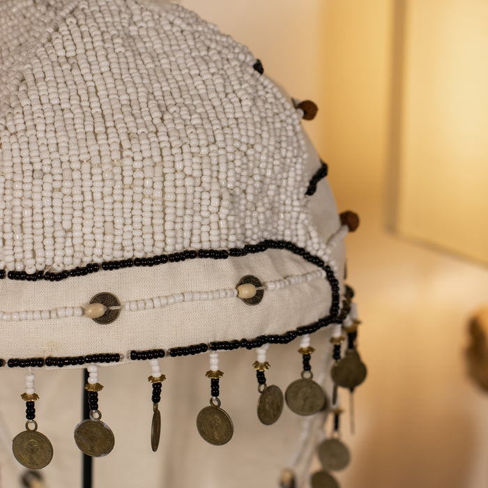 Coiffe traditionnelle Sanath brodée de perles et de plumes Ø18X70cm