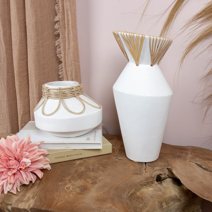 Vase blanc Aya avec col en rotin H 37 cm
