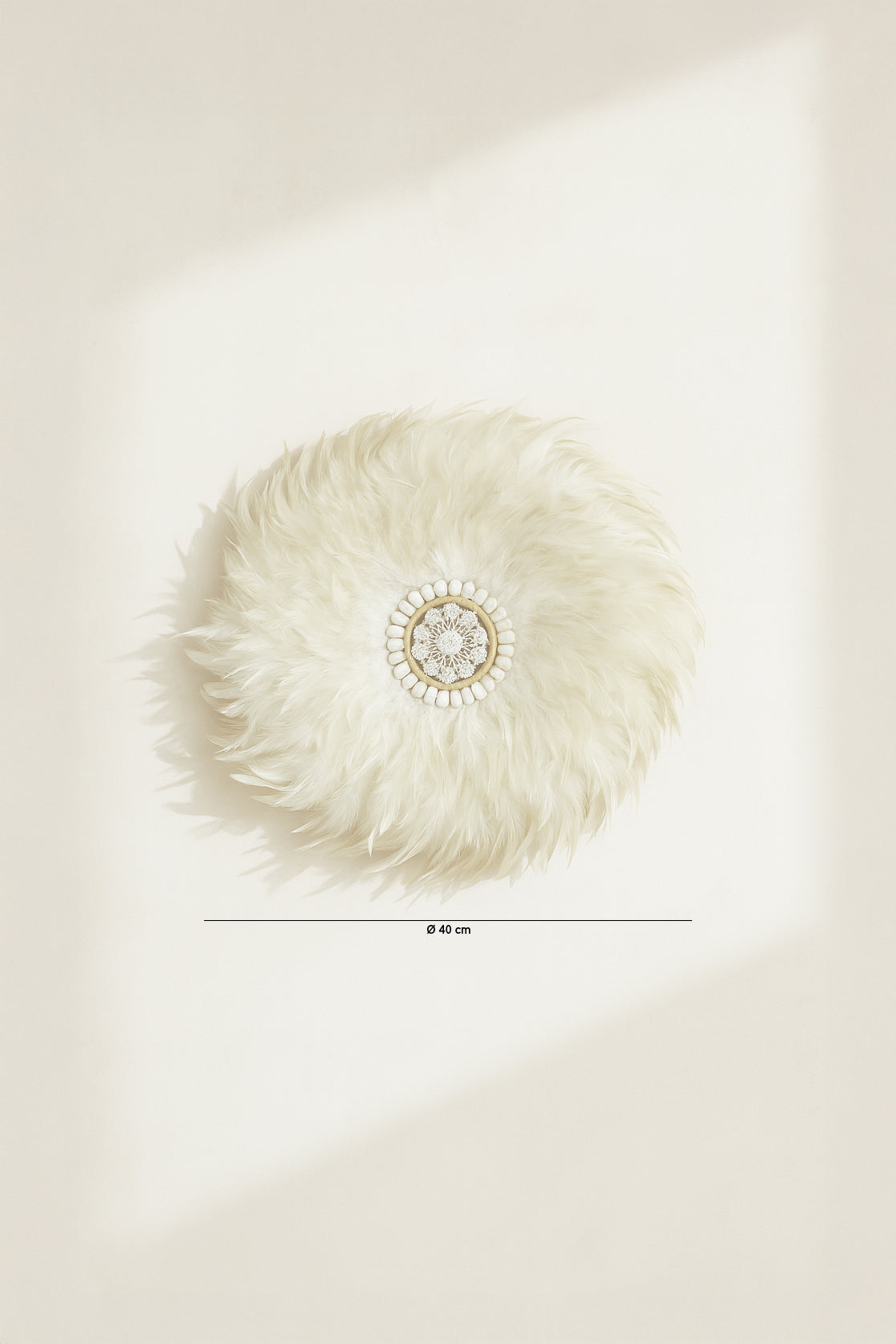 Dimensions Kapau - Décoration en plumes de coq et coquillages blanc