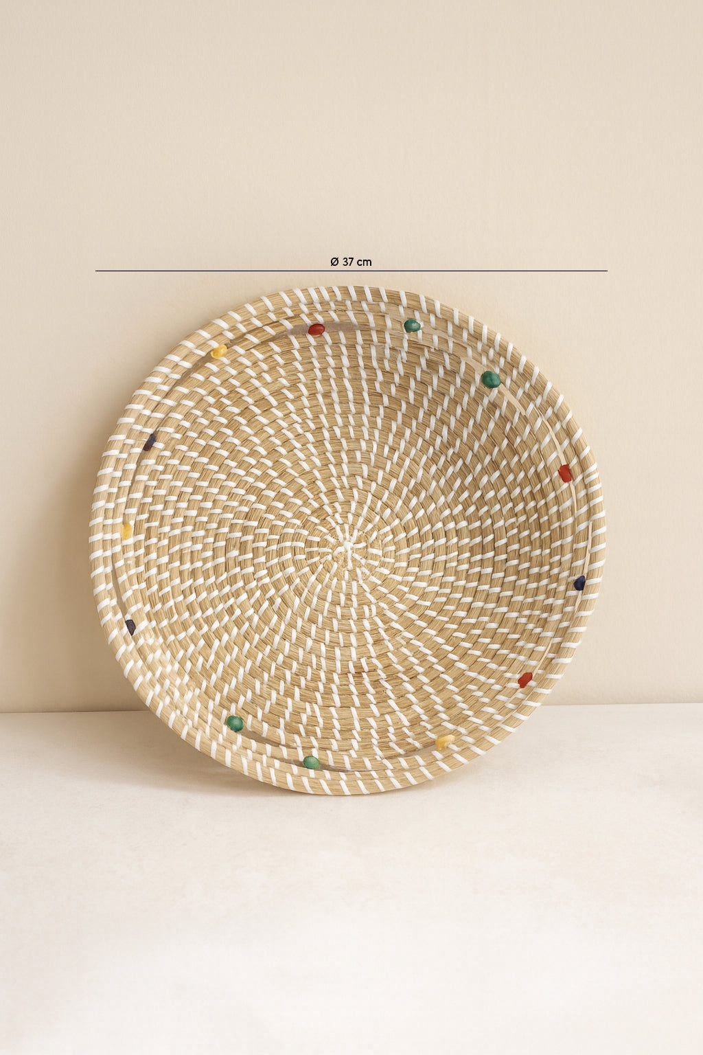 Dimensions Milos - Corbeille décorative en jonc de mer et perles de bois