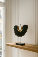 Maï - Collier en plumes noires et coquillages