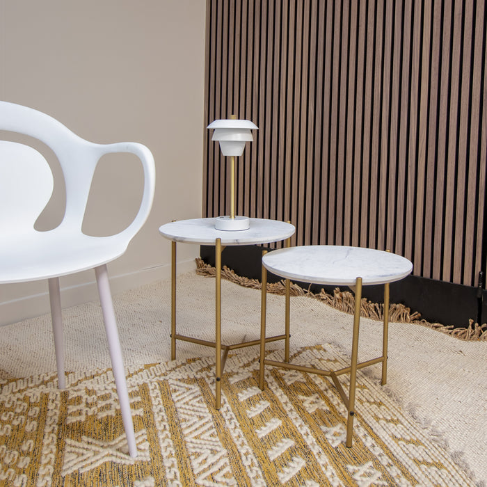 Set de 2 tables basses Shiap effet marbre blanc et ses pieds en métal doré mat H 40 et 45 cm